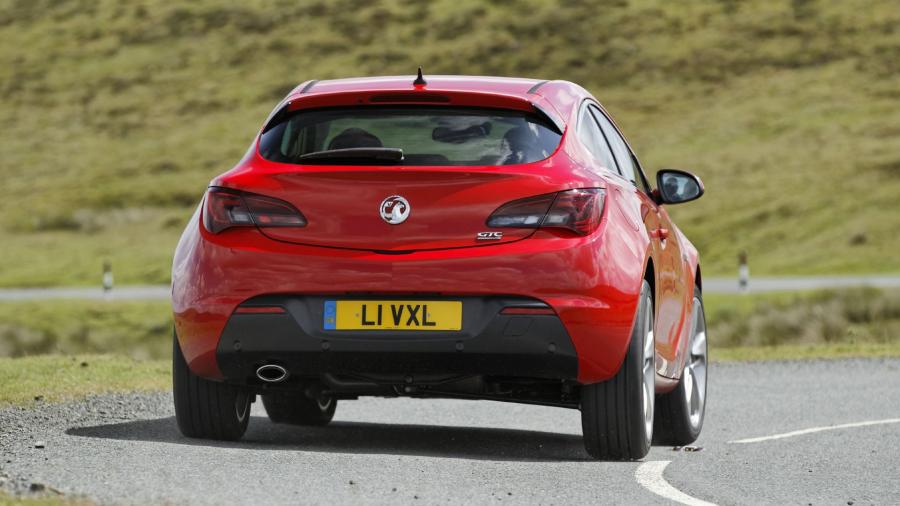  Vauxhall Astra GTC 2012 года  (фото 19 из 62)